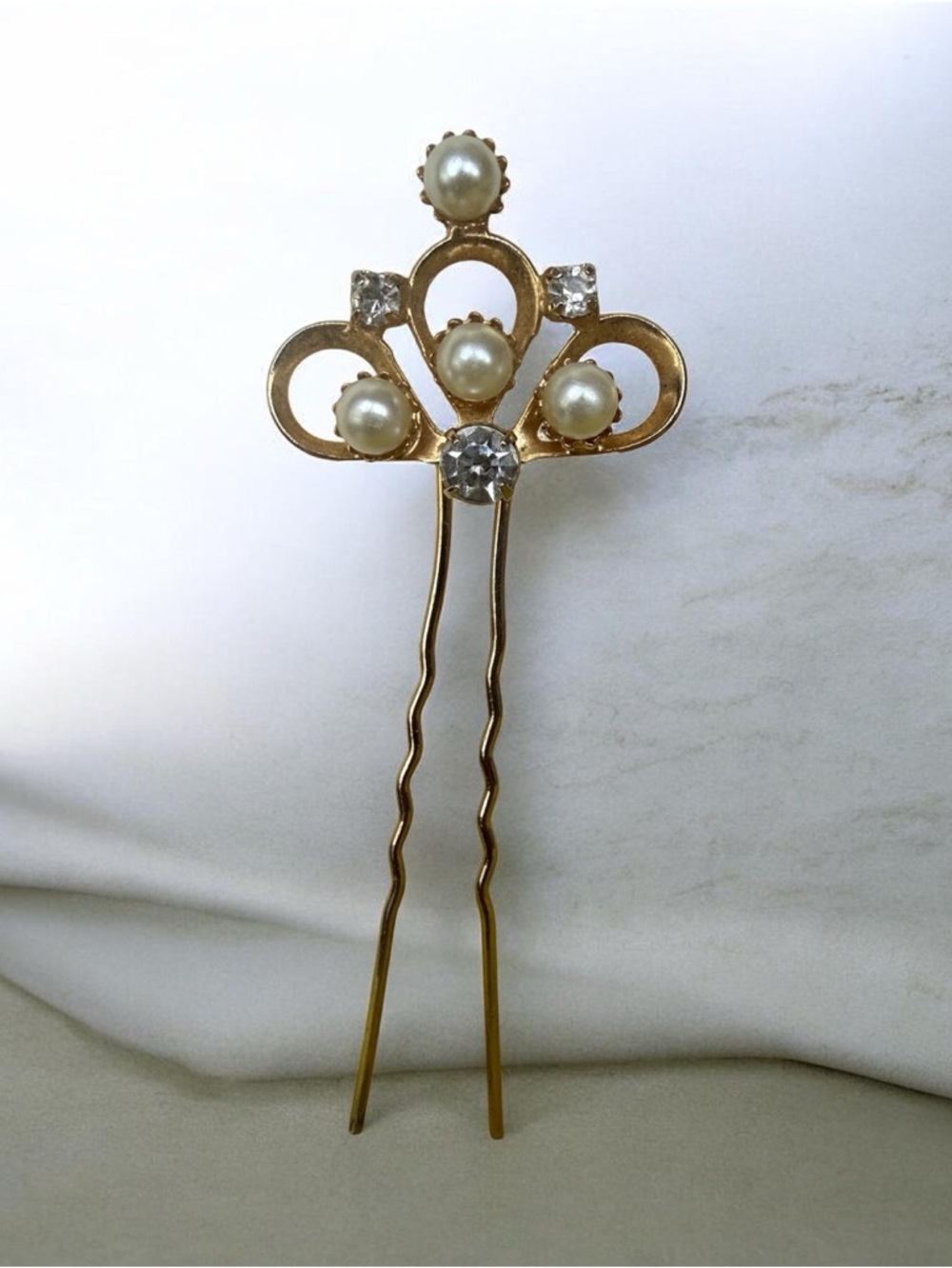 Gold and Pearl Decorative Hair Pin - Elegant Women’s Accessory